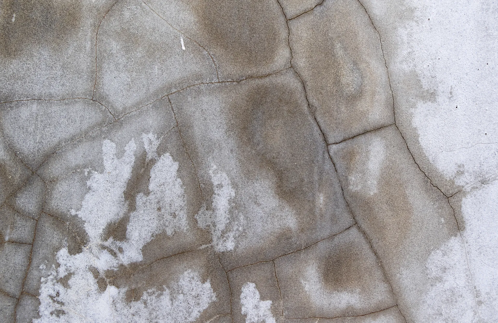 a floor with craks due to water leakage in apache junction